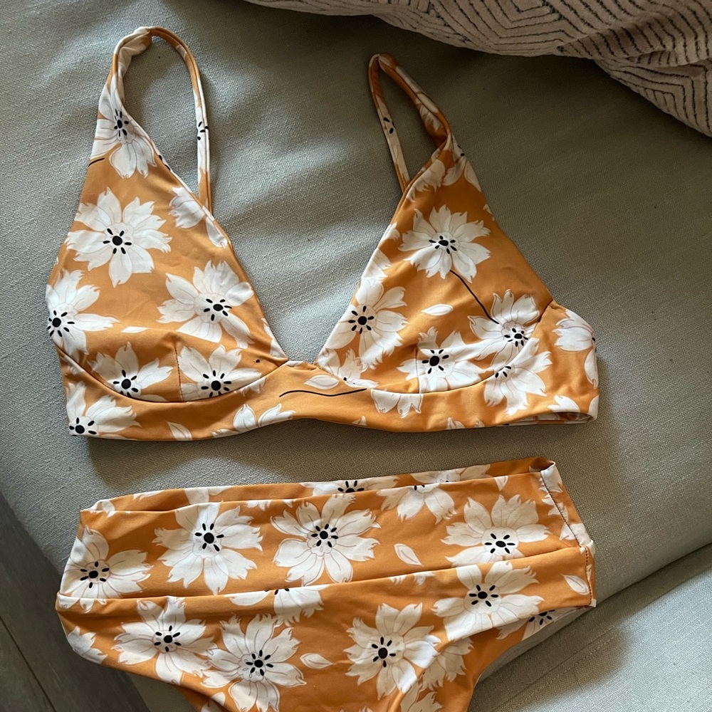 Stone fox swim floral bikini